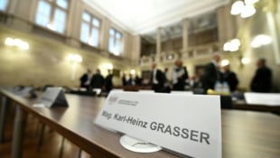 Der Kärntner Ex-Minister Karl-Heinz Grasser hält mit dem BUWOG-Verfahren seit 21 Jahren das Land ...