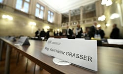 Der Kärntner Ex-Minister Karl-Heinz Grasser hält mit dem BUWOG-Verfahren seit 21 Jahren das Land ...