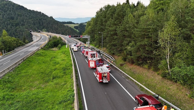 Die A2 in Richtung Wien war für rund eineinhalb Stunden gesperrt.