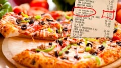 Eine Pizzeria in Italien verlangt 1,50 Euro mehr, wenn man keine Tomaten auf der Pizza will.