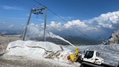 Die Verbindung zwischen dem Hallstätter Gletscher und dem Schladminger Gletscher schmilzt rapide ...