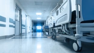 Der Verletzte suchte selbst ein Spital auf (Symbolbild).