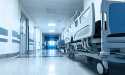 12 Personen mit Vergiftungssymptomen werden noch stationär in einem Krankenhaus in Cosenza ...