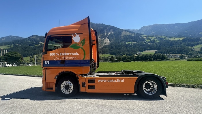 In 1,5 Stunden ist der E-Lkw mit Strom „vollgetankt“.