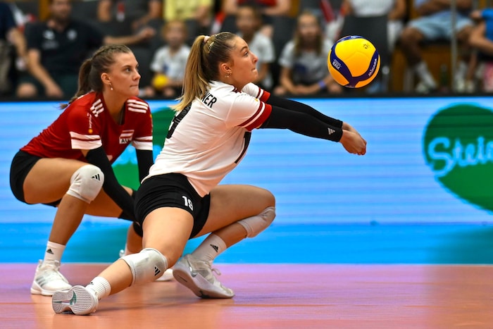 Libera Stabentheiner (am Ball) & Co. lösten das Ticket mit Schützenhilfe