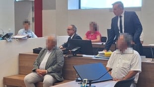 Die Rechtsanwälte Martin Fischer (li.) und Mirko Matkovits am Arbeitsplatz. 