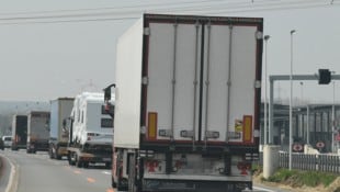 Österreichs Frächterinnen und Frächter führen wegen der höheren Lkw-Maut Gespräche mit dem ...