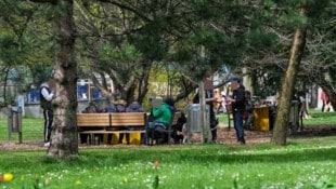 Im Volksgarten (o.) setzt man auf Gesprächsangebote, Präsenz und klare Rahmenbedingungen.