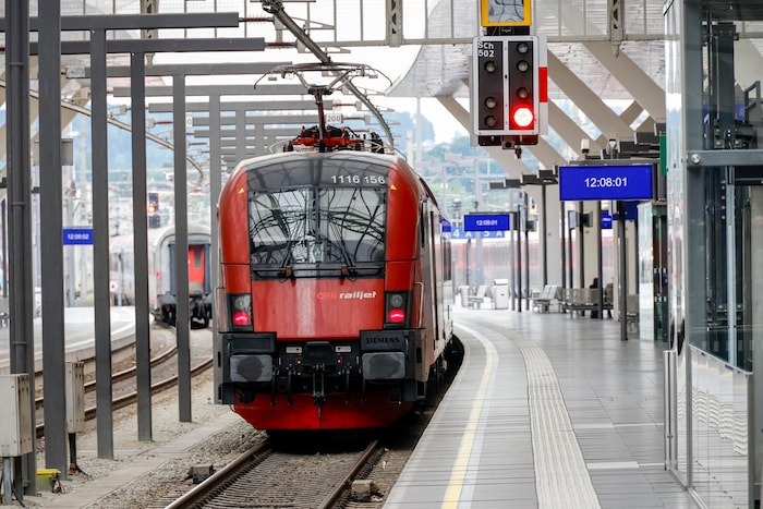 Noch immer kommen wenige Familien mit dem Zug.