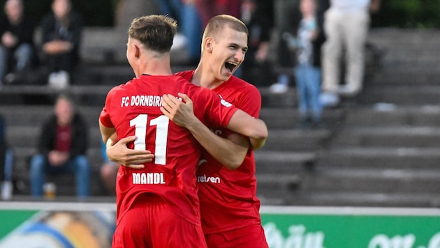 Es läuft immer besser für Abwehrchef Nikola Pervan (r.) und seine Rothosen.