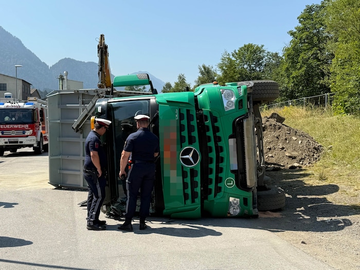 Neben der Polizei stand auch die Feuerwehr im Einsatz.