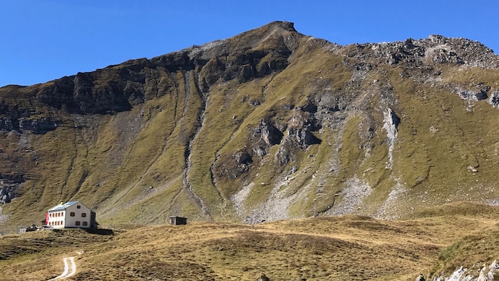 Das Padasterjochhaus in den Stubaier Alpen.