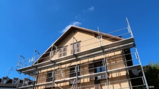 Der Arbeiter zog sich durch den Sturz tödliche Verletzungen zu (Symbolbild).