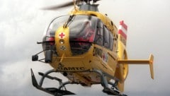 Der Notarzthubschrauber brachte den Mann ins Spital (Symbolbild)
