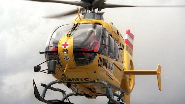 Der Notarzthubschrauber brachte den Mann ins Spital (Symbolbild)