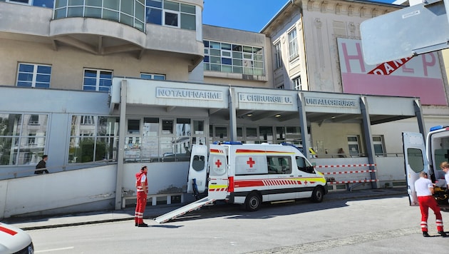 In einem OP-Saal der Neurochirurgie werkte ein zwölfjähriges Mädchen am Kopf eines Steirers