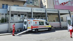 In einem OP-Saal der Neurochirurgie werkte ein zwölfjähriges Mädchen am Kopf eines Steirers