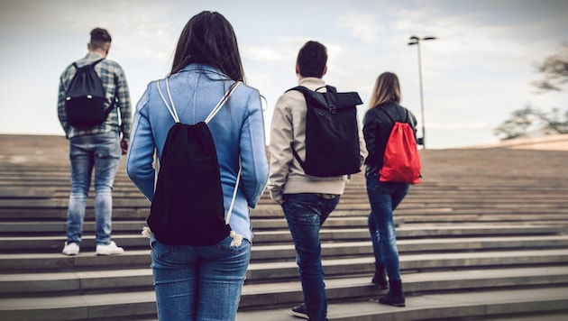 Zum Tag der Jugend fordert SOS-Kinderdorf mehr Maßnahmen zur Förderung der psychischen ...