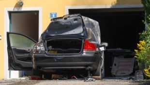 Dieser  Volvo fiel den Flammen zum Opfer.