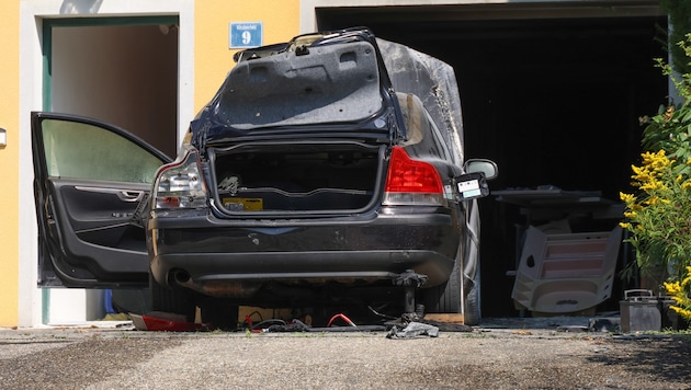 Dieser Volvo fiel den Flammen zum Opfer.