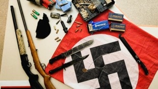 Waffen und NS-Material wurden bei einer Hausdurchsuchung in Althofen sichergestellt.