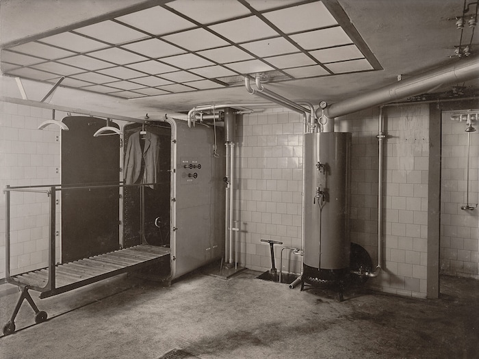 Desinfektionsraum im Männerheim Wurlitzergasse, Wien, 1910