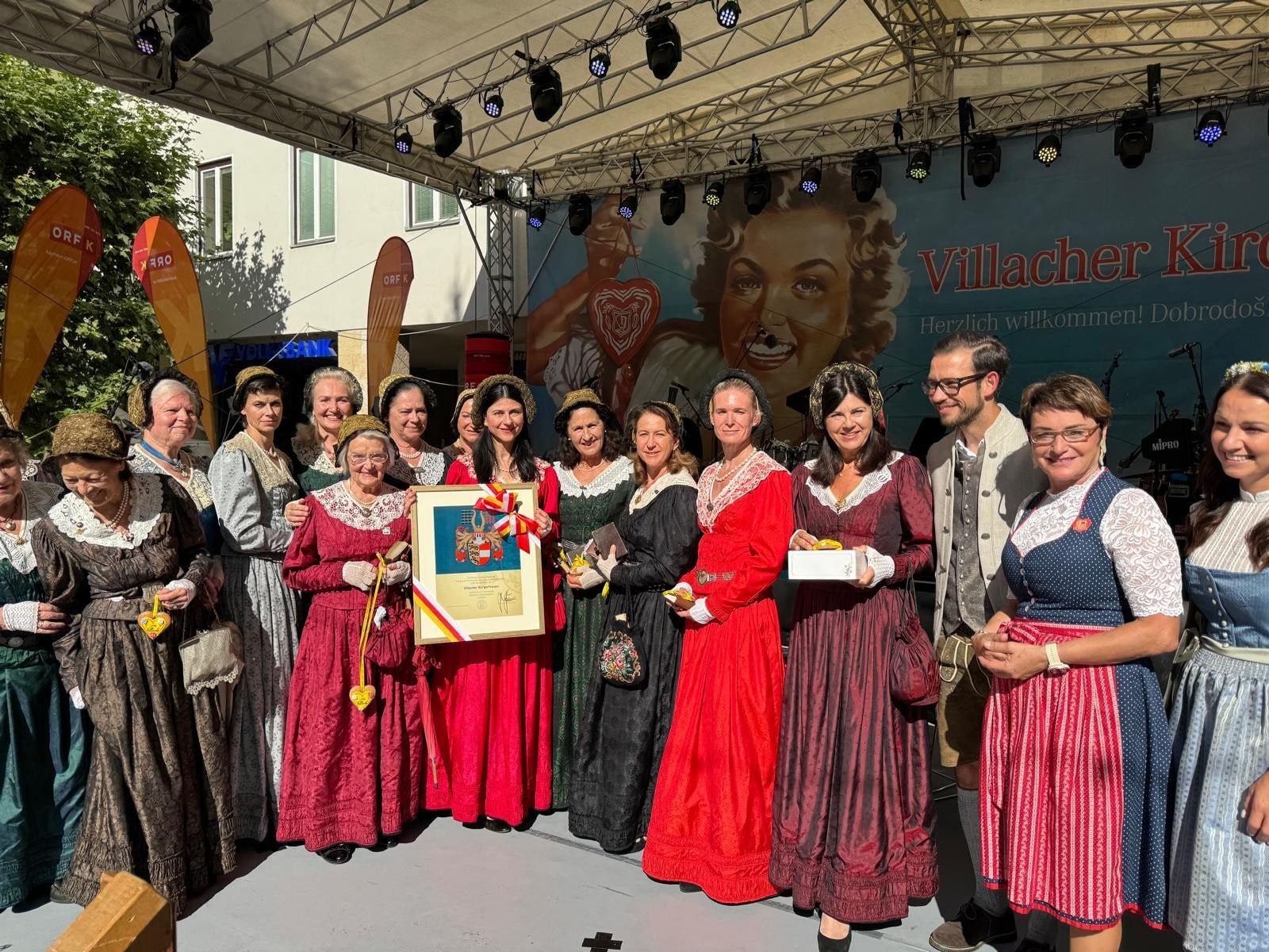 Das Recht zur Führung des Landeswappen wurde den Villacher Bürgerfrauen heuer verliehen.