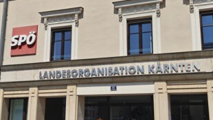 In der Klagenfurter Parteizentrale laufen die Vorbereit- ungen für den Parteitag im September ...