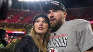 Pop-Star Taylor Swift und NFL-Spieler Travis Kelce haben sich verlobt.