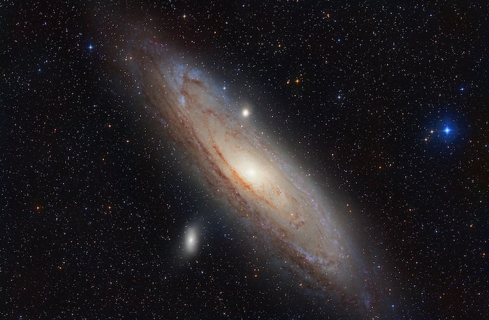 Der Andromeda-Nebel ist 2,5 Millionen Lichtjahre entfernt und unsere Nachbargalaxie. wir sehen ...