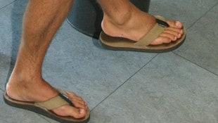 Gerade bei hohen Temperaturen sehr beliebt: Flip-Flops und Schlapfen. 