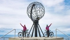 Am Nordkap begann für Elisabeth Zienitzer (li.) und Silvia Sarcletti (re.) der Traum vom Radeln ...