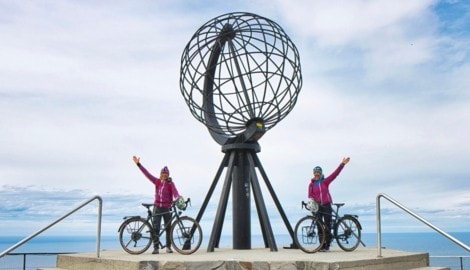 Am Nordkap begann für Elisabeth Zienitzer (li.) und Silvia Sarcletti (re.) der Traum vom Radeln ...