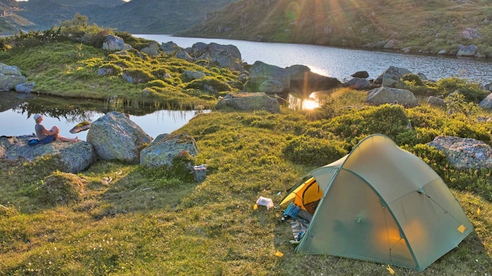 Das Zelt war wochenlang unser Zuhause – schlicht, reduziert und mitten in der Natur.
