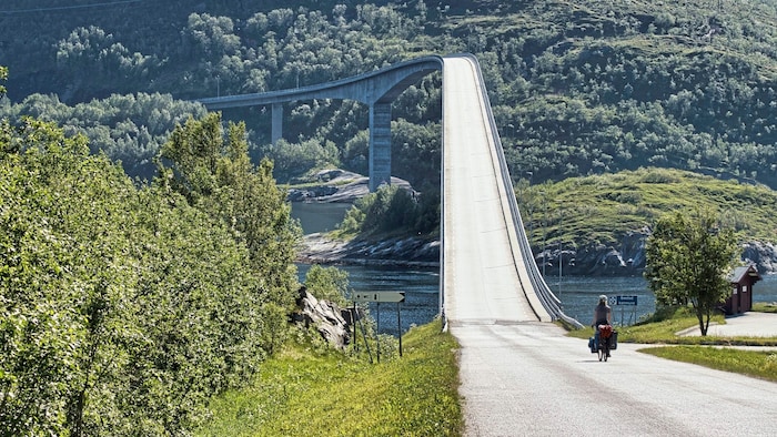 Zu Norwegen gehören Brücken und Tunnel ebenso wie seine Fjorde, Gletscher und Berge.