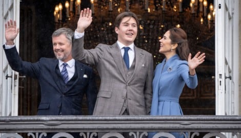 Von links: Dänemarks König Frederik X., Sohn Prinz Christian und Königin Mary