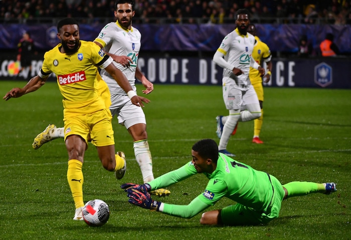 Moussa Sylla (links) wechselte im vergangenen Jahr zu Schalke.