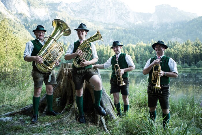 Am Taferlsee in Steinbach am Attersee veranstaltet der Trachtenverein D’Schobastoana das bereits ...