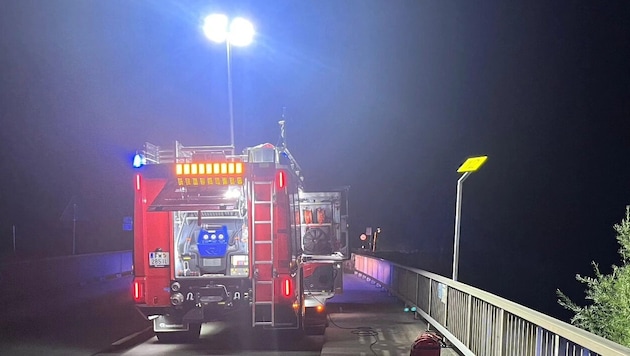 Laut Sondereinsatzplan besetzte die Feuerwehr Neustift diverse Beobachtungsposten – wie hier ...