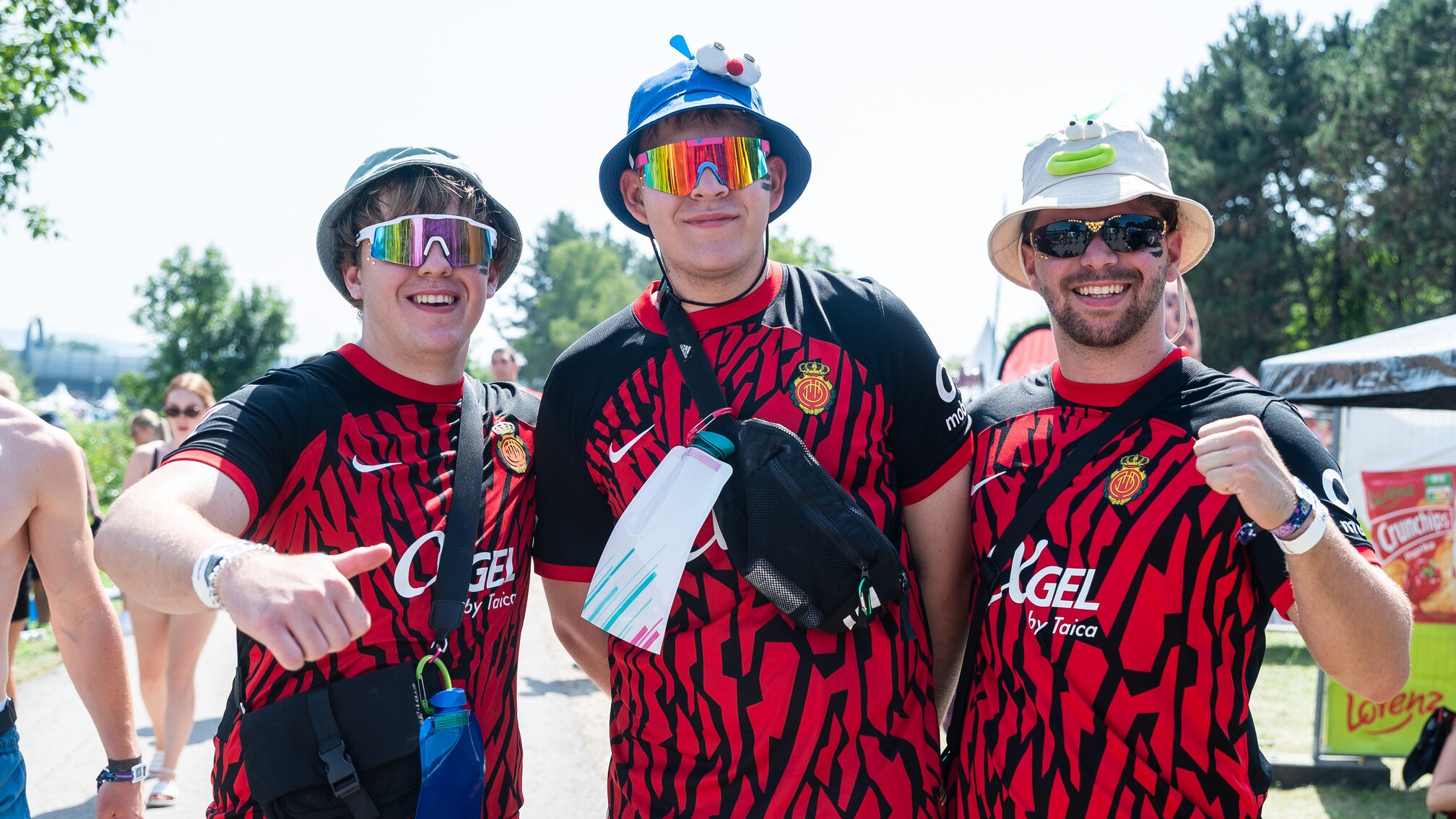 Im Fußballtrikot des RCD Mallorca wurde Party gemacht.