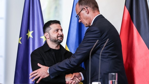Deutschlands Kanzler Friedrich Merz (re.) hat am Mittwoch gemeinsam mit Wolodymyr Selenskyj ...