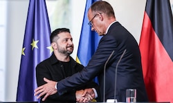 Deutschlands Kanzler Friedrich Merz (re.) hat am Mittwoch gemeinsam mit Wolodymyr Selenskyj ...