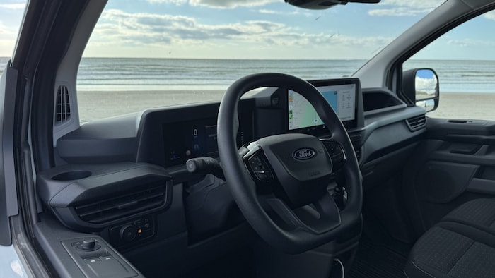 Das Cockpit ist übersichtlich ...