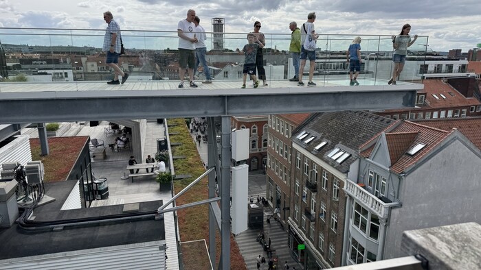 Der Dachgarten samt Skywalk auf dem Kaufhaus Salling ist sehenswert.