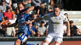 Hartberg (li. Tobi Kainz) soll am Transfermarkt zuschlagen.