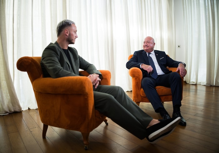 Der Kanzler dankte Rekordnationalspieler Arnautovic, dass dieser Österreich im Ausland vertritt.