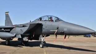 Die Höchstgeschwindigkeit eines F-15 Eagle beträgt über 3000 km/h.