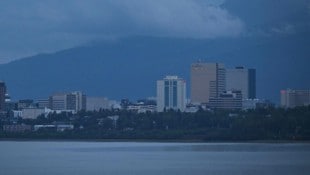 Mit knapp 300.000 Einwohnern ist Anchorage die mit Abstand größte Stadt Alaskas sowie dessen ...