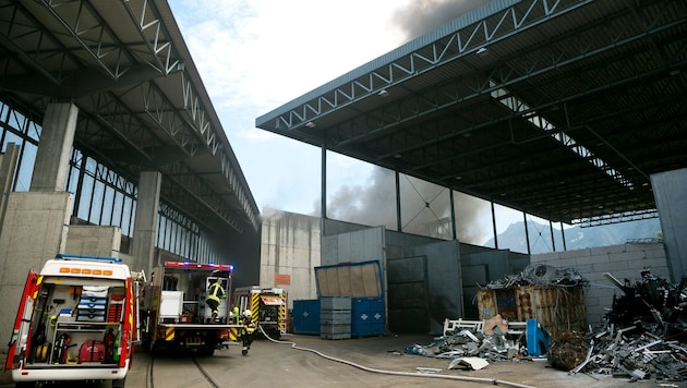 Dichter Rauch stieg im August 2025 in Götzis auf.