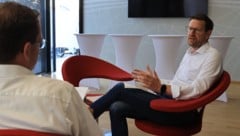 „Krone“-Redakteur Manuel Schwaiger (li.) und Handelssprecher Roman Eberharter beim großen ...